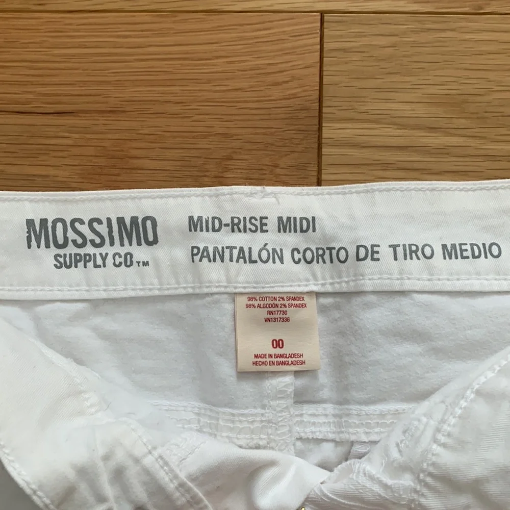 WHITE DENIM SHORTS - Picture 3 of 3